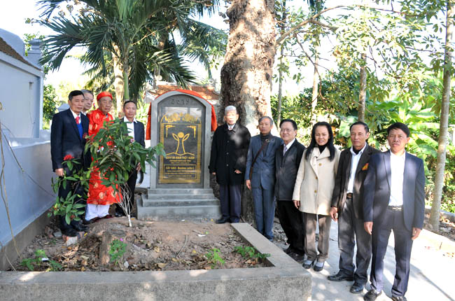 Mộc[-]thụ[-]bên[-]ngôi[-]đền[-]cổ[-]ở[-]Hải[-]Phòng[-]được[-]vinh[-]danh[-]Cây[-]Di[-]sản[-]Việt[-]Nam